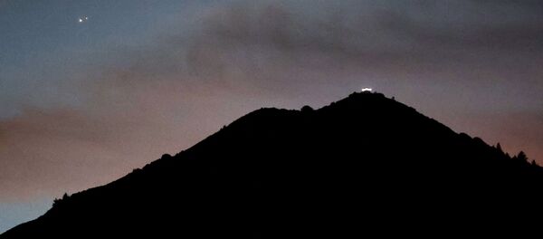 Соединение Юпитера и Сатурна в Калифорнии  - Sputnik Литва