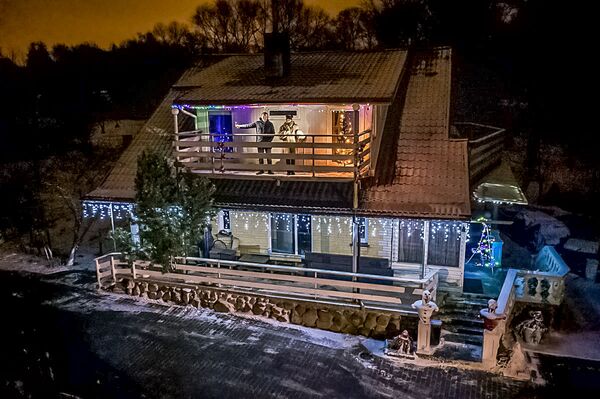 Праздник по-домашнему: в Вильнюсе отменили фейерверк на Новый год - Sputnik Литва