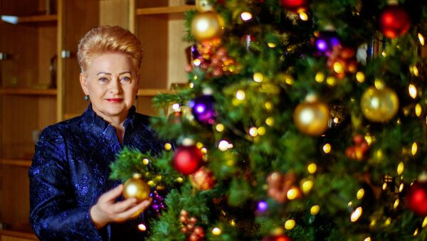 Экс-президент Литвы Даля Грибаускайте у Рождественской елки - Sputnik Lietuva
