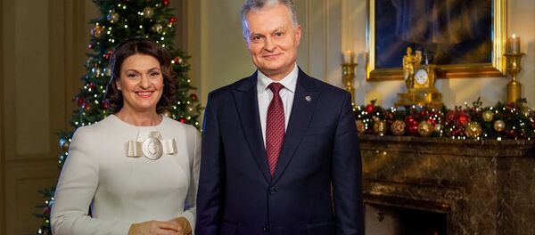 Президент Литвы Гитанас Науседа с женой Дианой Науседене поздравили литовцев с Рождеством Президент Литвы Гитанас Науседа с женой Дианой Науседене поздравили литовцев с Рождеством - Sputnik Lietuva