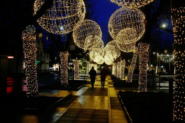 Световая Рождественская инсталляция в Огре, Латвия - Sputnik Литва