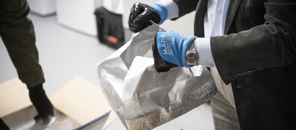 Упаковки с вакциной от коронавируса, прибывшей в Литву Упаковки с вакциной от коронавируса, прибывшей в Литву - Sputnik Литва