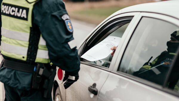 Полиция Литвы проверяет автомобили - Sputnik Литва