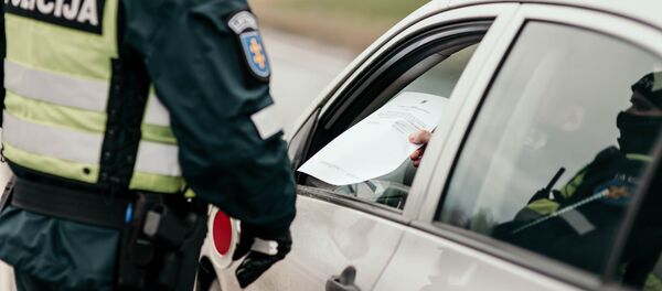 Полиция Литвы проверяет автомобили - Sputnik Литва