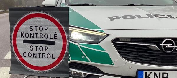 Блокпост полиции в Литве во время карантина Блокпост полиции в Литве во время карантина - Sputnik Литва