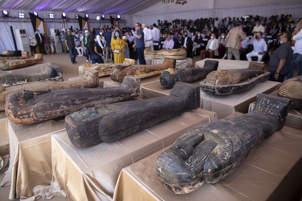 Обнаруженные 59 саркофагов с мумиями в Египте - Sputnik Lietuva