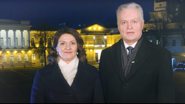 Президент Гитанас Науседа и первая леди Диана Науседене поздравили литовцев с Новым годом - Sputnik Lietuva