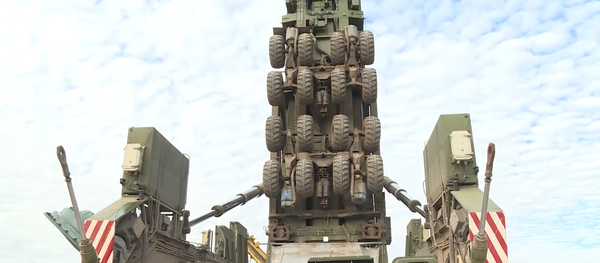 Загрузка ракеты Ярс в шахтную пусковую установку - Sputnik Литва