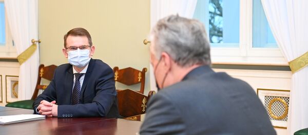 Президент Литвы Гитанас Науседа на встрече с министром здравоохранения Арунасом Дулкисом, 5 января 2021 года - Sputnik Литва