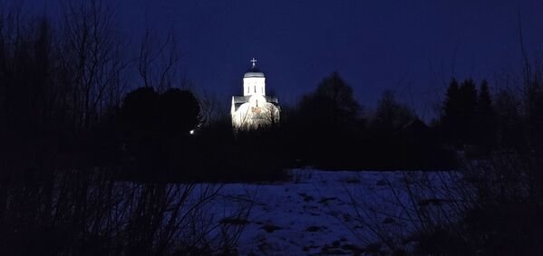 Церковь Николы на Липне, которую посетил президент РФ Владимир Путин во время Рождественского богослужения - Sputnik Литва