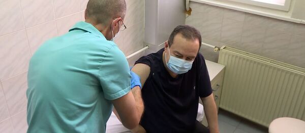 Serbijos VRM ir Parlamento pirmininkas pasiskiepijo Sputnik V vakcina - Sputnik Lietuva