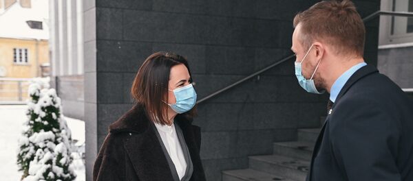 Министр иностранных дел Литвы Габриэлюс Ландсбергис с экс-кандидатом в президенты Белоруссии Светланой Тихановской - Sputnik Литва