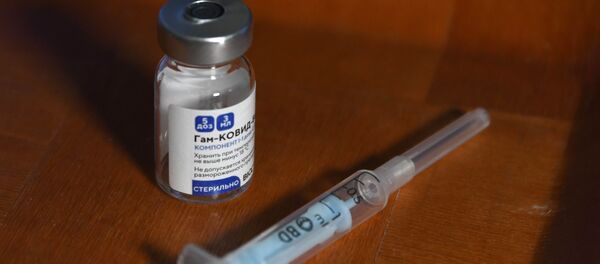 Флакон с российской вакциной от коронавируса Спутник V Флакон с российской вакциной от коронавируса Спутник V - Sputnik Lietuva