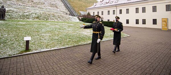 Военнослужащие с флагом Литвы Военнослужащие с флагом Литвы - Sputnik Lietuva