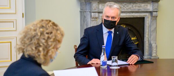 Президент Литвы Гитанас Науседа и министр  экономики и инноваций Аушрине Армонайте - Sputnik Литва