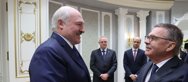 Встреча Президента Белоруссии Александра Лукашенко с Президентом Международной федерации хоккея Рене Фазелем - Sputnik Литва
