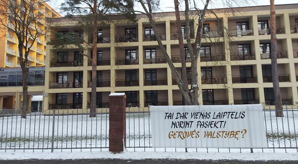 Город безработных: сотрудники санатория Belorus в Литве устроили пикет Город безработных: сотрудники санатория Belorus в Литве устроили пикет - Sputnik Литва