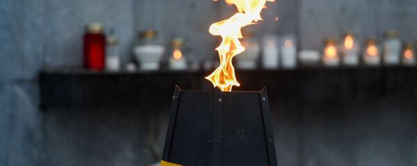 Памятный огонь у Мемориала 13 января - Sputnik Литва