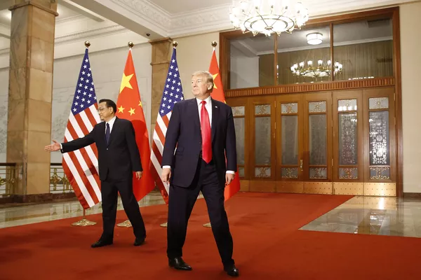 Дональд Трамп и премьер-министр Китая Ли Кэцян Дональд Трамп и премьер-министр Китая Ли Кэцян - Sputnik Lietuva