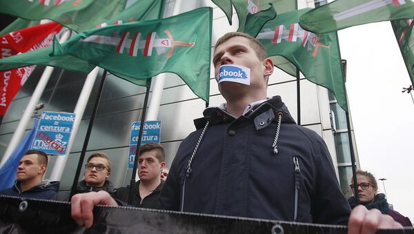 Протесты против блокировки аккаунтов в сети Facebook в Варшаве  - Sputnik Lietuva