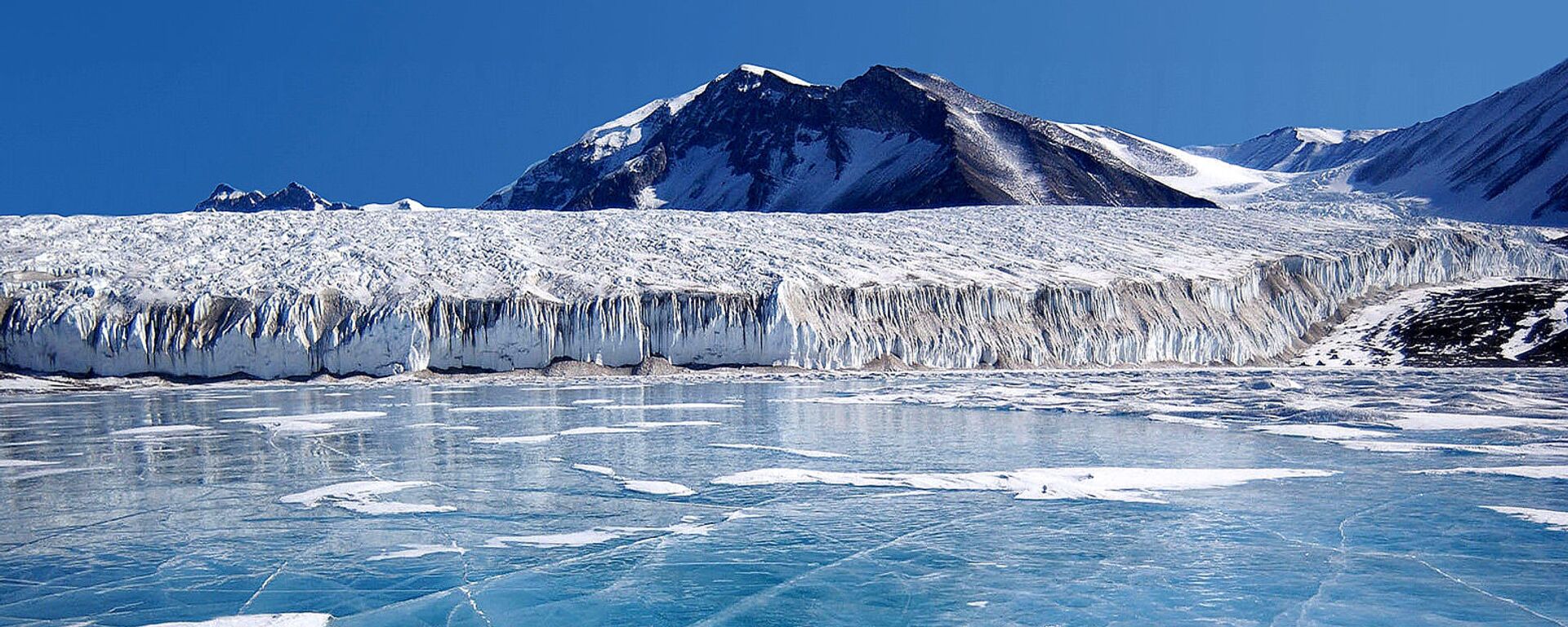 Голубой лёд, покрывающий озеро Фрикселл в Трансантарктических горах, Антарктида - Sputnik Lietuva, 1920, 12.04.2021