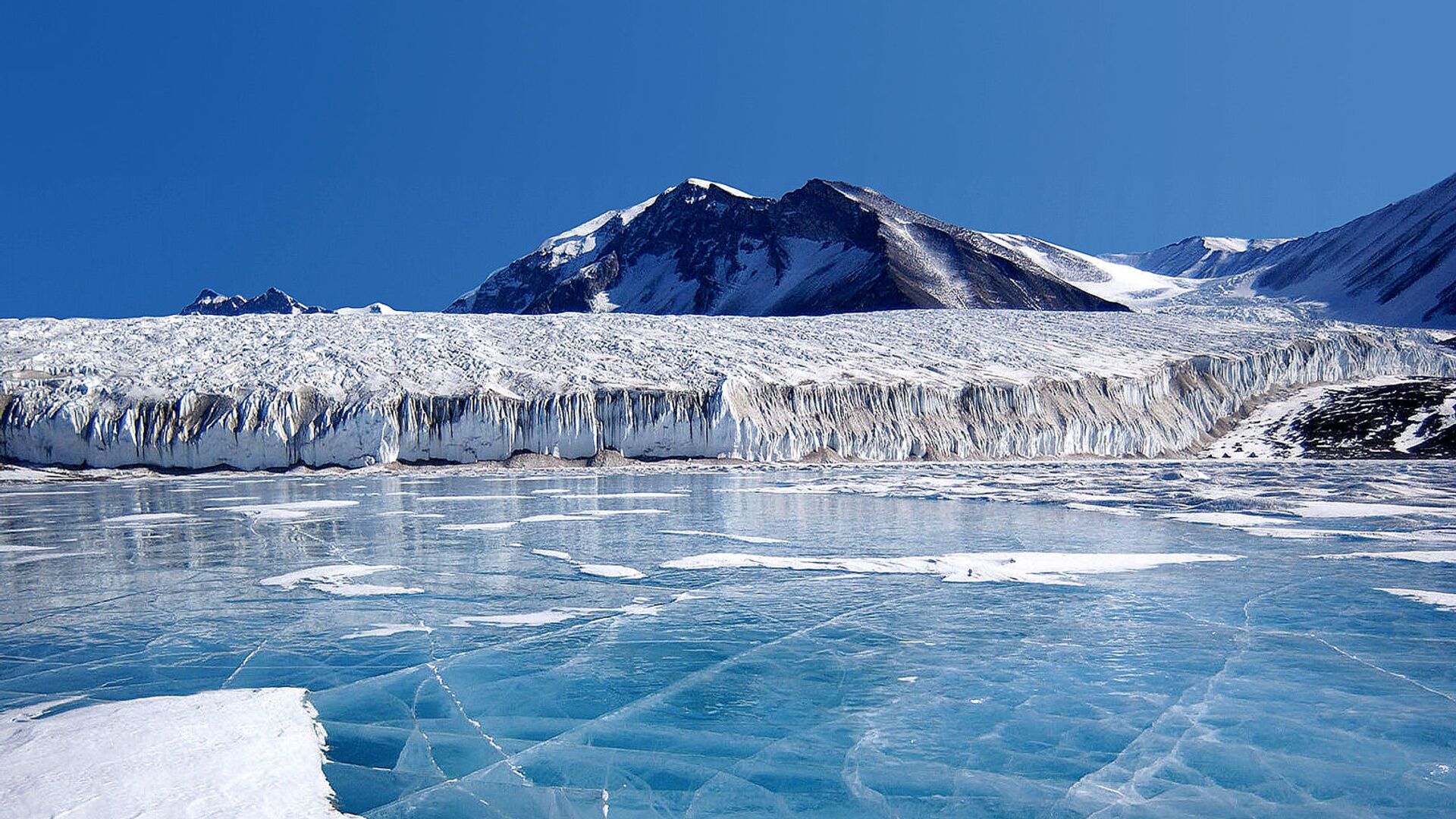 Голубой лёд, покрывающий озеро Фрикселл в Трансантарктических горах, Антарктида - Sputnik Lietuva, 1920, 12.04.2021