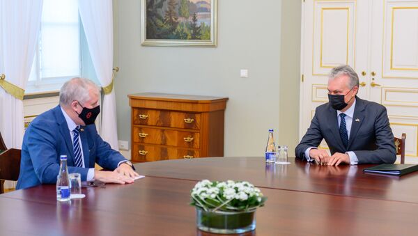 Министр обороны Литвы Арвидас Анушаускас и президент Литвы Гитанас Науседа - Sputnik Литва