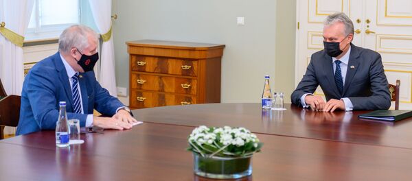 Министр обороны Литвы Арвидас Анушаускас и президент Литвы Гитанас Науседа - Sputnik Литва