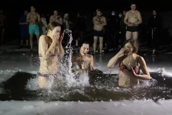 Зимнее купание на Крещение в Вильнюсе, Литва Зимнее купание на Крещение в Вильнюсе, Литва - Sputnik Lietuva