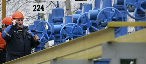 Рабочие на насосной станции трубопровода Дружба к юго-востоку от Минска Рабочие на насосной станции трубопровода Дружба к юго-востоку от Минска - Sputnik Lietuva