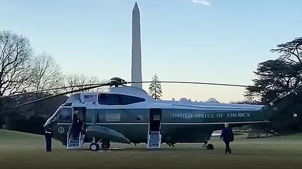 Donaldas ir Melanija Tramp paliko Baltuosius rūmus Donaldas ir Melanija Tramp paliko Baltuosius rūmus