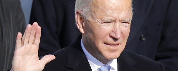 Избранный президент США Джозеф Байден во время присяги - Sputnik Lietuva