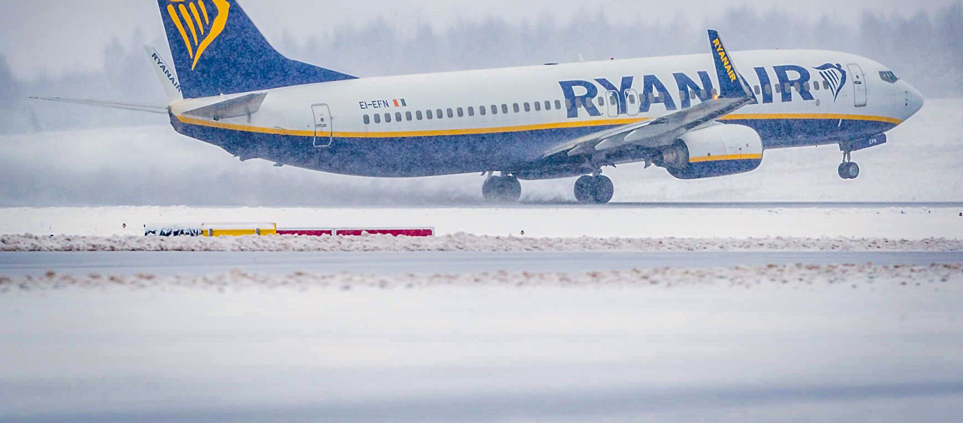 Самолет авиакомпании Ryanair взлетает из аэропорта Вильнюса - Sputnik Литва, 1920, 31.01.2021