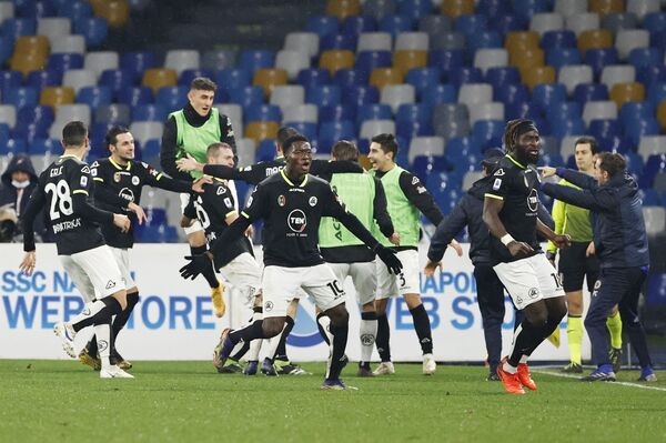 Крапикас и Специя выбили Рому из Кубка Италии и посетили папу римского Крапикас и Специя выбили Рому из Кубка Италии и посетили папу римского - Sputnik Литва