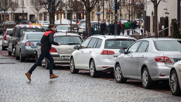 Парковка автомобилей в Вильнюсе - Sputnik Литва