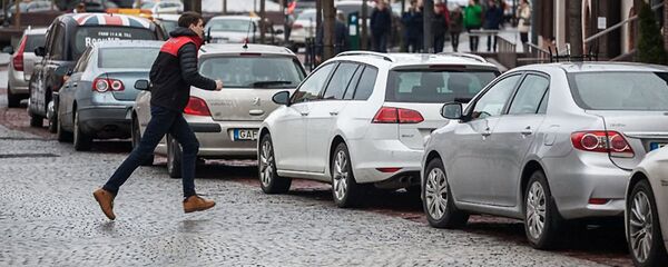 Парковка автомобилей в Вильнюсе - Sputnik Литва