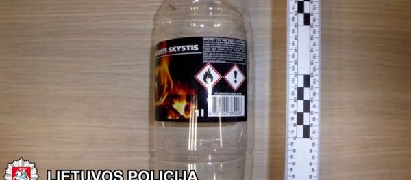 В Клайпеде два молодых человека пытались уничтожить имущество самодельной взрывчаткой В Клайпеде два молодых человека пытались уничтожить имущество самодельной взрывчаткой - Sputnik Литва