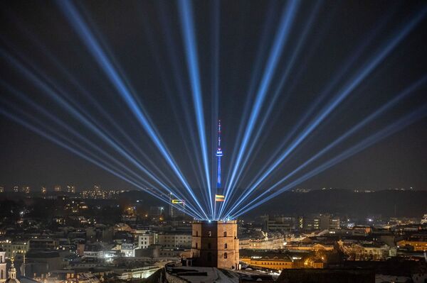 Световое шоу в столице: Вильнюс отпраздновал 698-й день рождения Световое шоу в столице: Вильнюс отпраздновал 698-й день рождения - Sputnik Литва