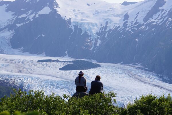 Туристы на леднике Портедж на Аляске, США - Sputnik Литва