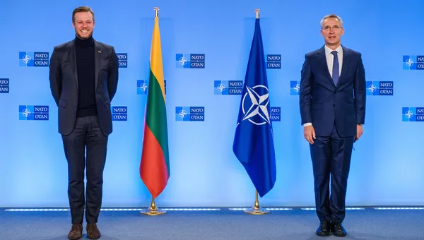 Landsbergis su NATO generaliniu sekretoriumi aptarė Rusijos karinės galios stiprinimą