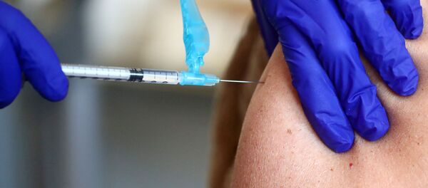 Прививка вакциной от коронавируса Pfizer-BioNTech (COVID-19)  - Sputnik Литва