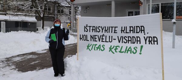 Пикет сотрудников санатория Belorus возле здания Swedbank, архивное фото - Sputnik Литва