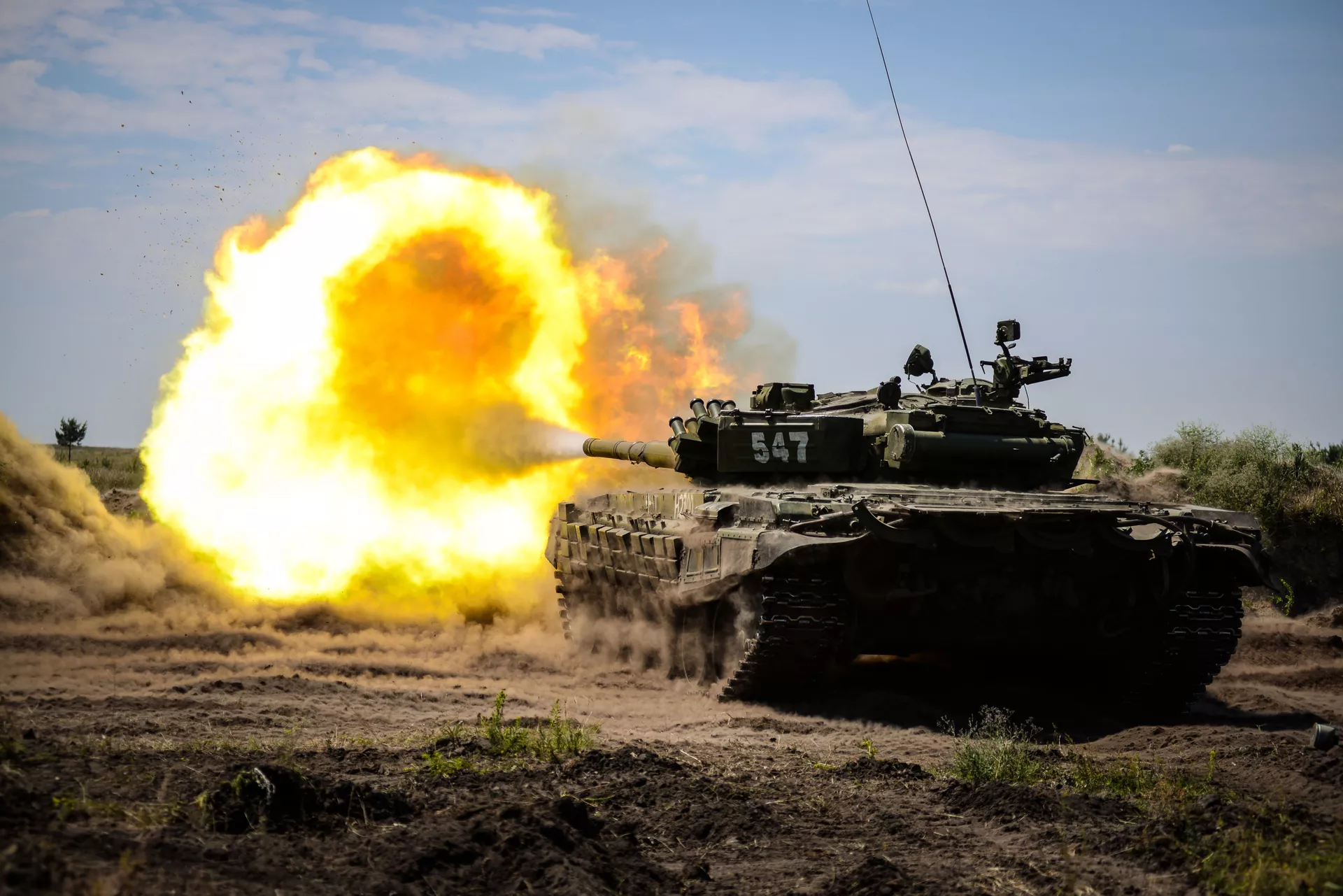 Танк Т-72Б 20-й гвардейской общевойсковой армии Западного военного округа во время учений на полигоне Погоново - Sputnik Lietuva, 1920, 07.12.2021