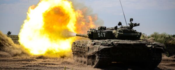 Танк Т-72Б 20-й гвардейской общевойсковой армии Западного военного округа во время учений на полигоне Погоново Танк Т-72Б 20-й гвардейской общевойсковой армии Западного военного округа во время учений на полигоне Погоново - Sputnik Lietuva