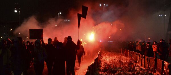 Участники акции протеста против ужесточения законодательства об абортах в Варшаве, Польша - Sputnik Литва