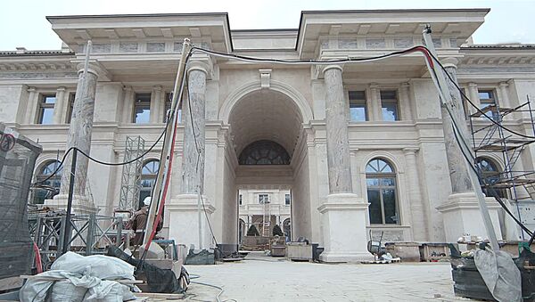 Кадр из видео Сказочный дворец: первая экскурсия по дворцу в Геленджике - Sputnik Литва