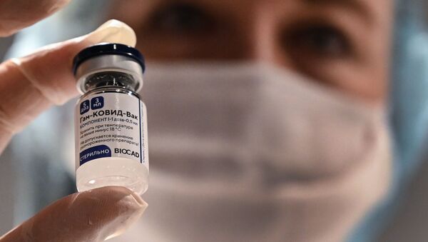 Флакон с российской вакциной от коронавируса Спутник V  - Sputnik Lietuva