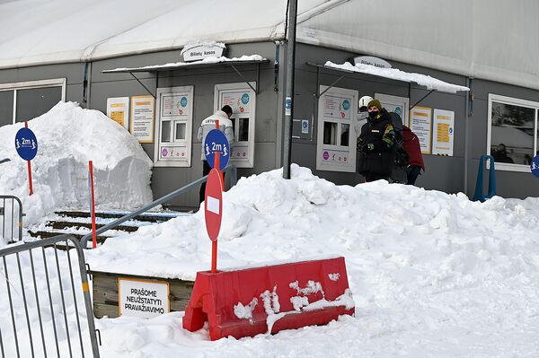 Открытие после карантина горнолыжного  центра  “Лепкальнис”  в Литве - Sputnik Литва