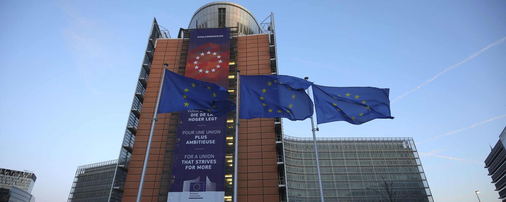 Флаги Европейского союза у штаб-квартиры ЕС в Брюсселе - Sputnik Литва, 1920, 21.06.2021