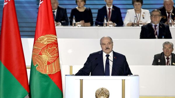 Президент Белоруссии Александр Лукашенко выступает на VI Всебелорусском народном собрании - Sputnik Литва